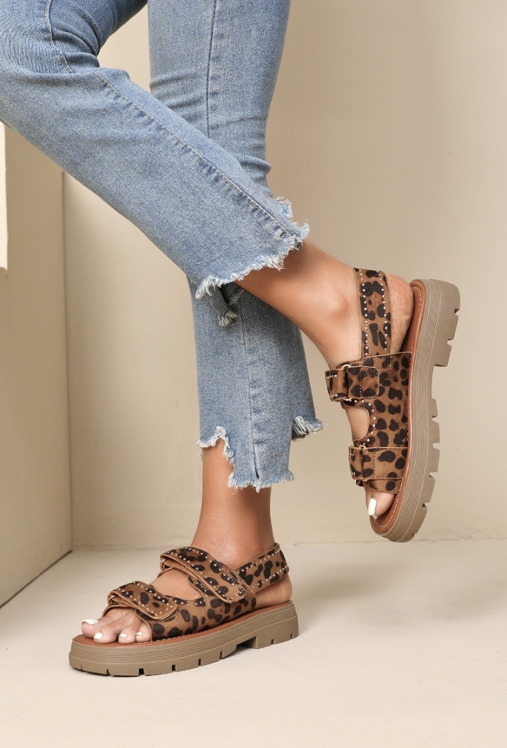 VALENTINA Sandales cloutées léopard
