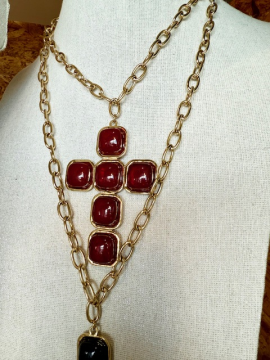 Sautoir 45 cm – Croix en résine chic