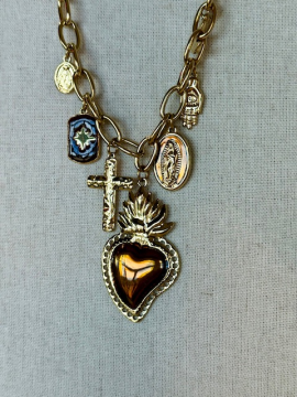 Collier breloques cœur sacré doré/chocolat | Acier inoxydable