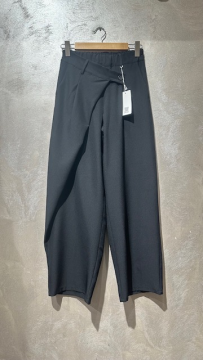ASYMETRIQUE Pantalon noir ASYMETRIQUE Pantalon noir