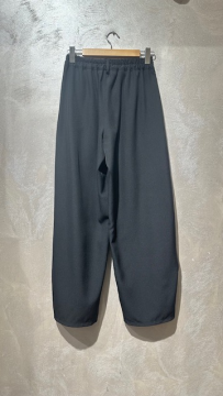 ASYMETRIQUE Pantalon noir ASYMETRIQUE Pantalon noir