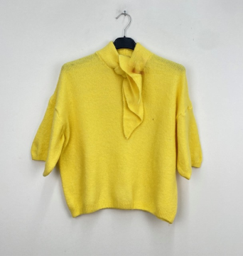 Pull Lucie jaune à manches courtes & col foulard | Sud Access Pull Lucie jaune à manches courtes & col foulard | Sud Access