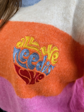 Pull rayé multicolore femme – Maille douce & coupe droite Pull rayé multicolore femme – Maille douce & coupe droite