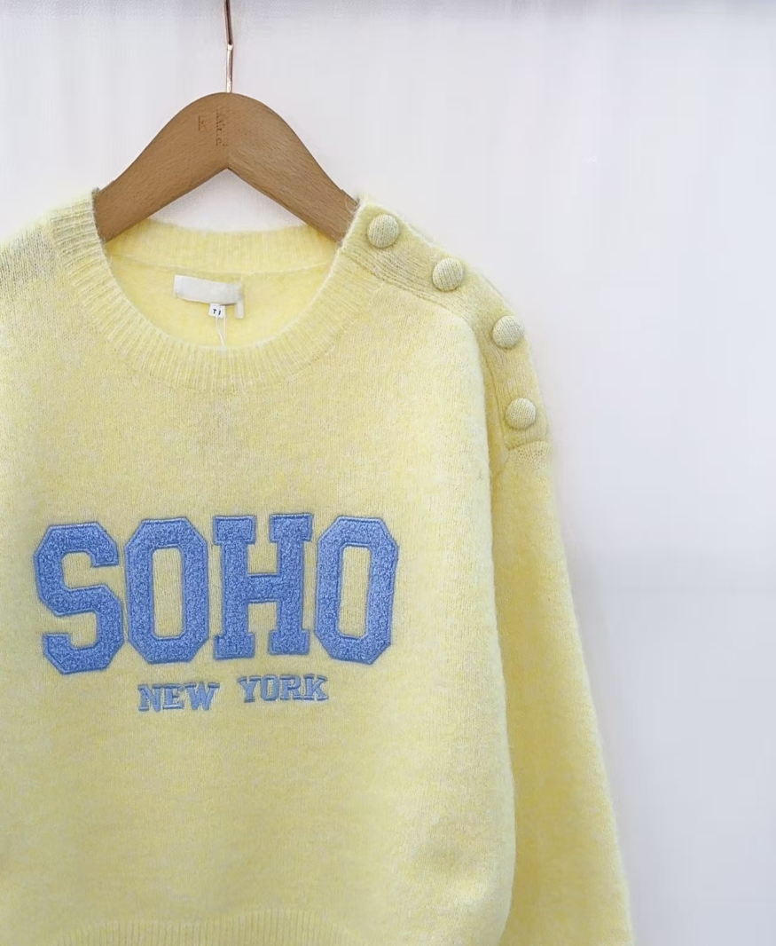 Pull jaune SOHO New York – Maille douce, détails boutons épaule | Sud Access