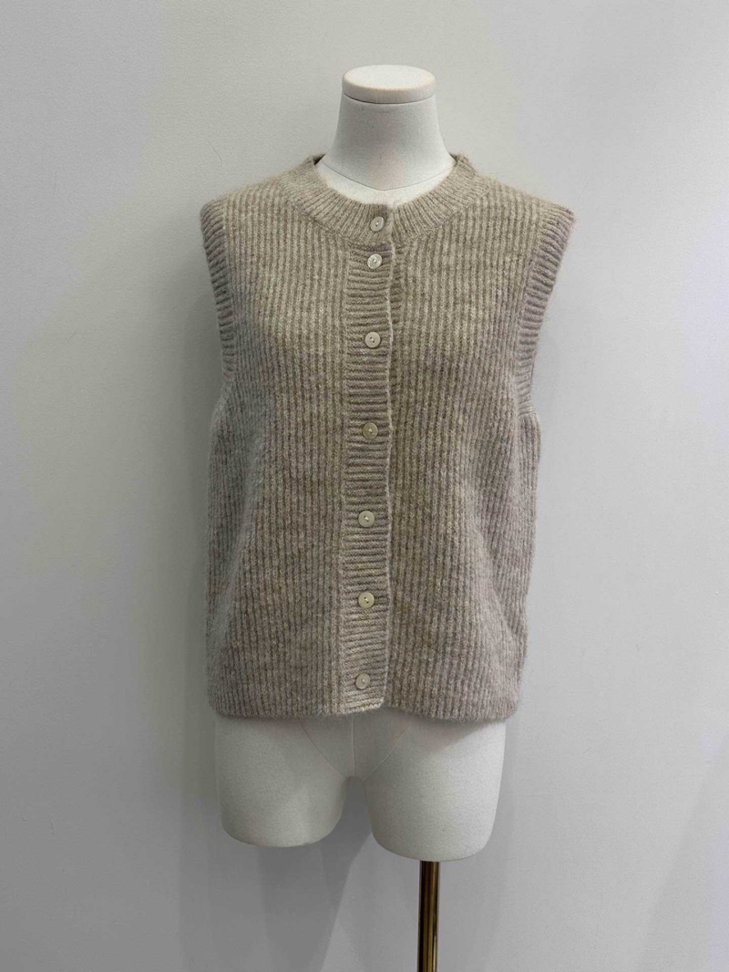 Gilet sans manches beige – Maille côtelée boutonnée, style cocooning | Sud Access Gilet sans manches beige – Maille côtelée boutonnée, style cocooning | Sud Access