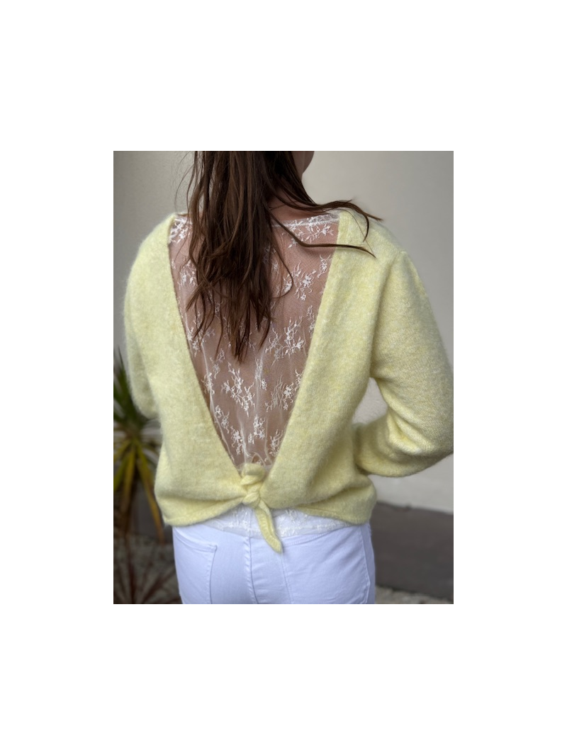 Gilet jaune noué – Maille douce, détail dentelle dos | Sud Access Gilet jaune noué – Maille douce, détail dentelle dos | Sud Access