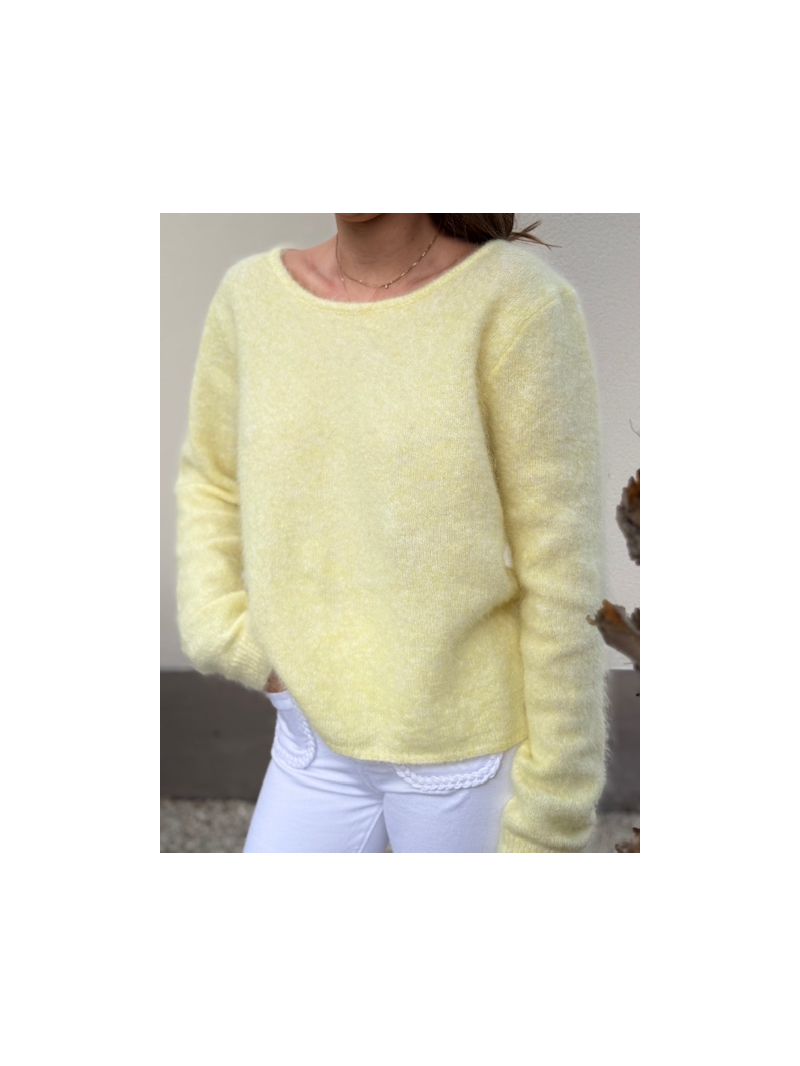 Gilet jaune noué – Maille douce, détail dentelle dos | Sud Access Gilet jaune noué – Maille douce, détail dentelle dos | Sud Access