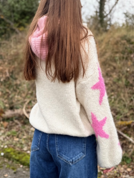 Pull écru loose étoile rose | Tendance & cosy