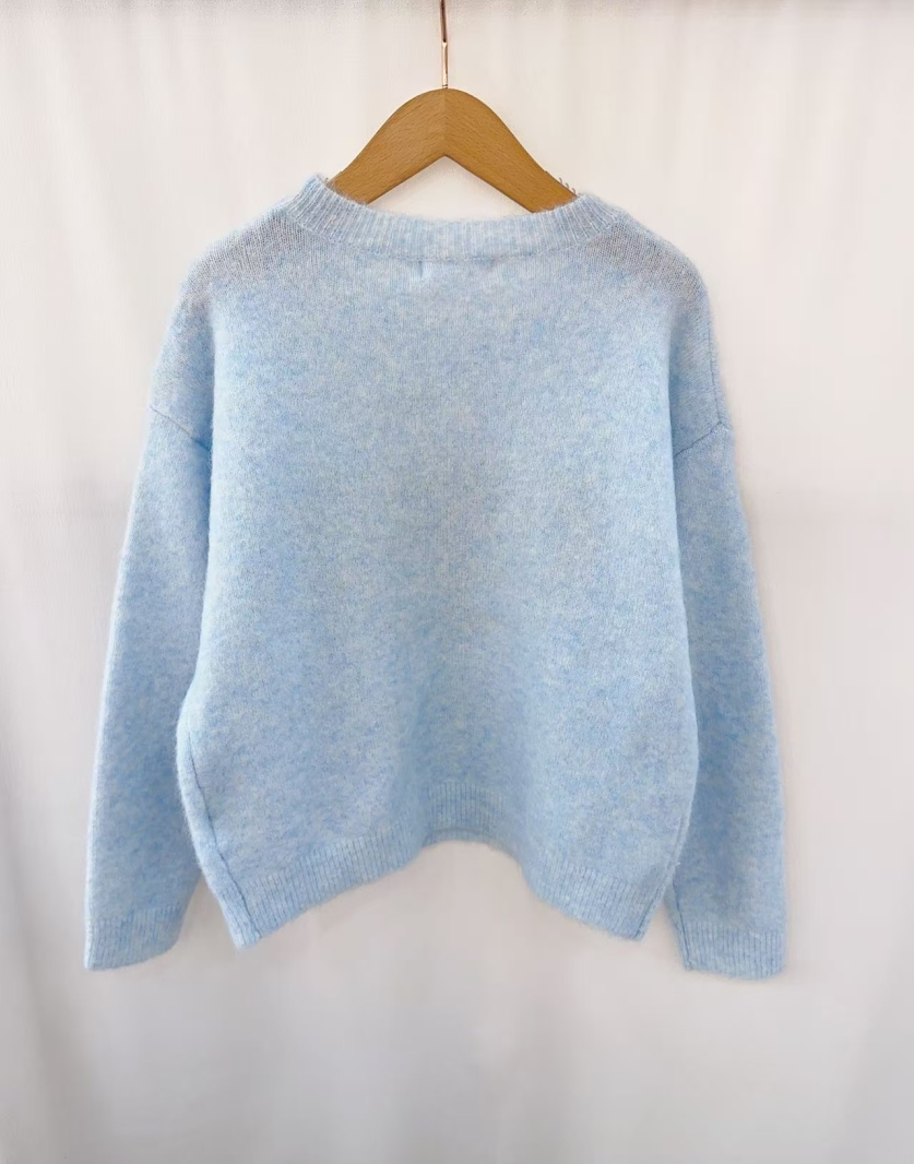 Pull bleu SOHO New York – Maille douce, détails boutons épaule | Sud Access