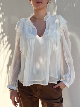 Blouse écrue fluide – Plissés et volants, style bohème chic | Sud Access