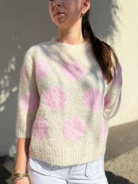 Pull écru à pois roses manches courtes – Maille douce & look tendance été