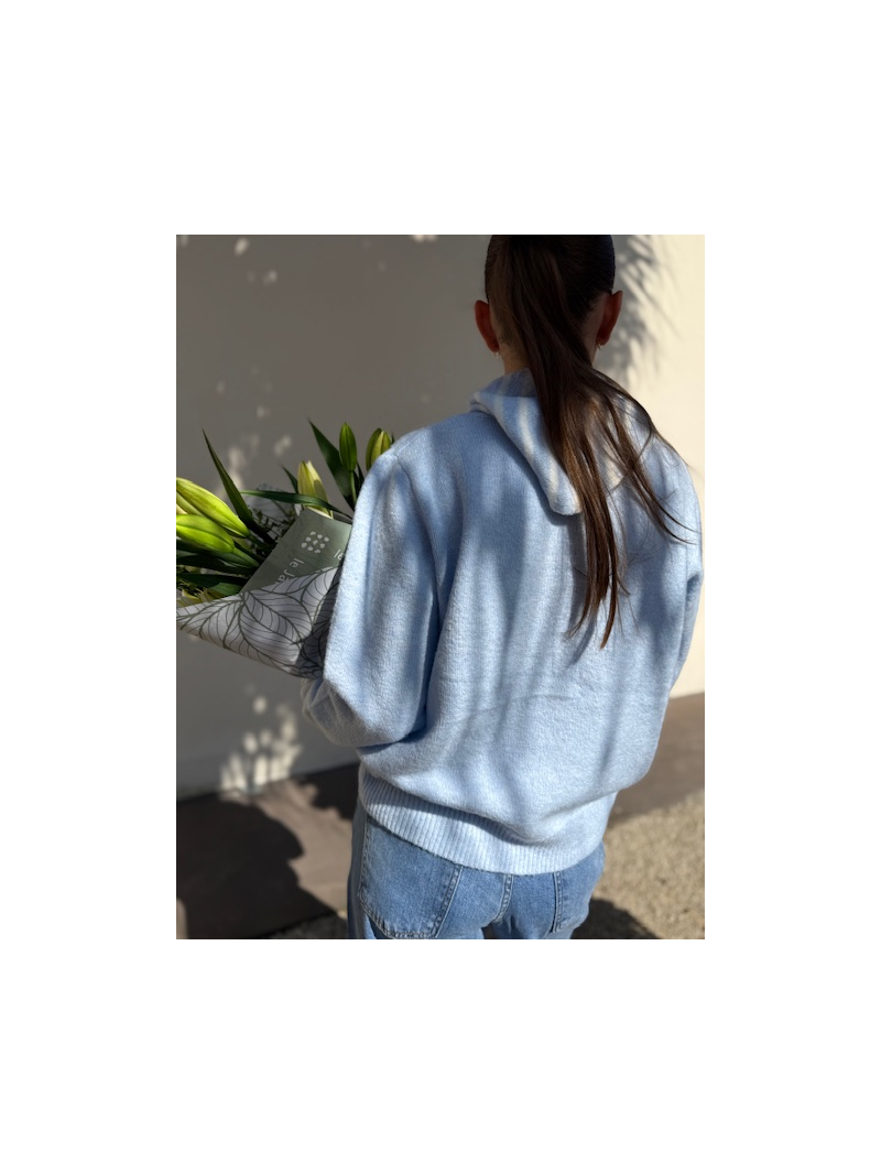 Gilet bleu ciel maille douce – Boutonné avec foulard assorti | Sud Access