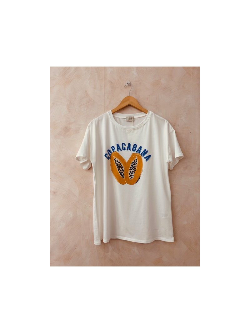T-shirt blanc imprimé Copacabana – motif fruit papaye – coupe fluide femme T-shirt blanc imprimé Copacabana – motif fruit papaye – coupe fluide femme