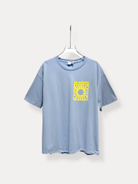 T-shirt bleu gris imprimé soleil jaune – Style estival & tendance