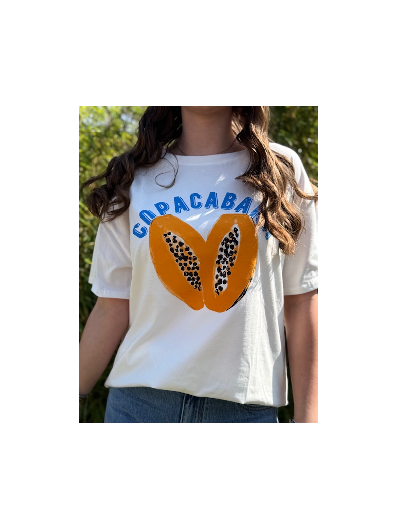 T-shirt blanc imprimé Copacabana – motif fruit papaye – coupe fluide femme T-shirt blanc imprimé Copacabana – motif fruit papaye – coupe fluide femme