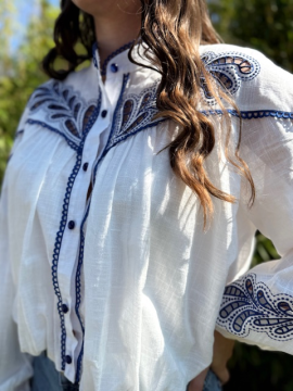 Chemise BELUCCI blanche brodée bleu – Style bohème chic | Sud Access