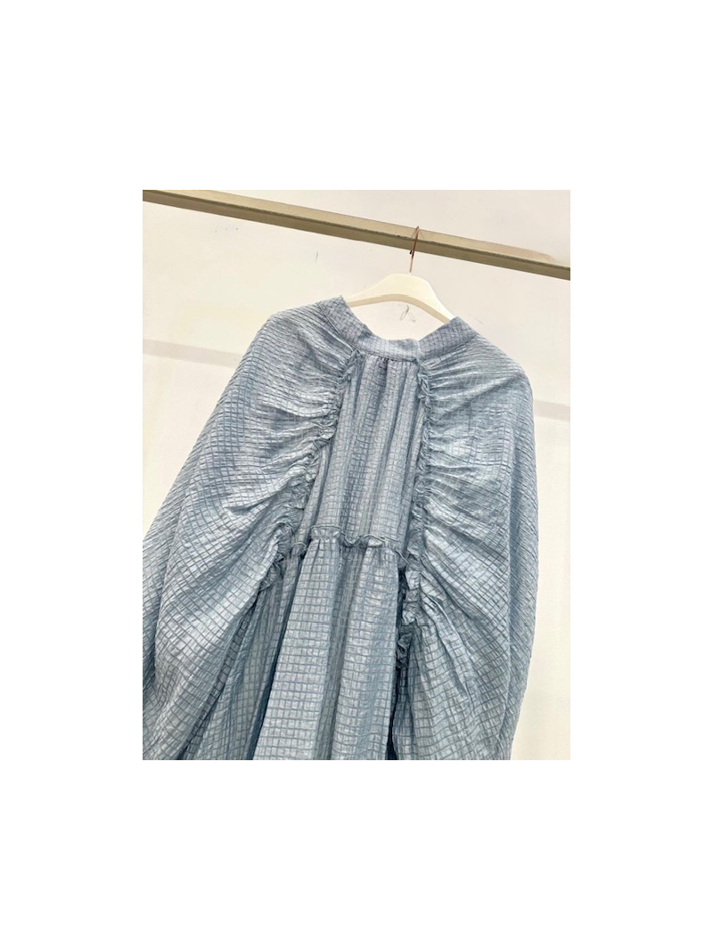 Blouse oversize bleu ciel manches bouffantes détail dos – femme tendance