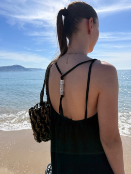 Robe Déesse noire dos nu détail cailloux – robe longue femme été