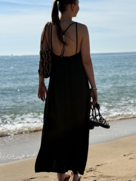 Robe Déesse noire dos nu détail cailloux – robe longue femme été