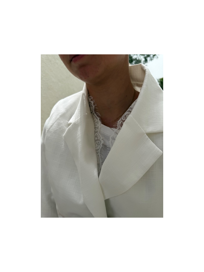 Blazer blanc Chloé avec finition dentelle – Élégant & féminin