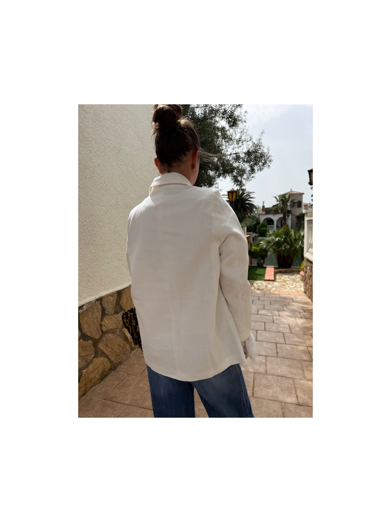 Blazer blanc Chloé avec finition dentelle – Élégant & féminin