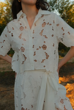 Chemise courte dentelle blanche femme – Chemise FLEURS broderie florale chic | Sud Access