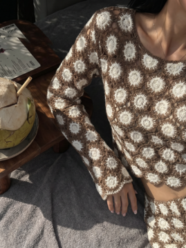 Top crochet femme chocolat écru – Top crop bohème manches évasées | Sud Access Top crochet femme chocolat écru – Top crop bohème manches évasées | Sud Access