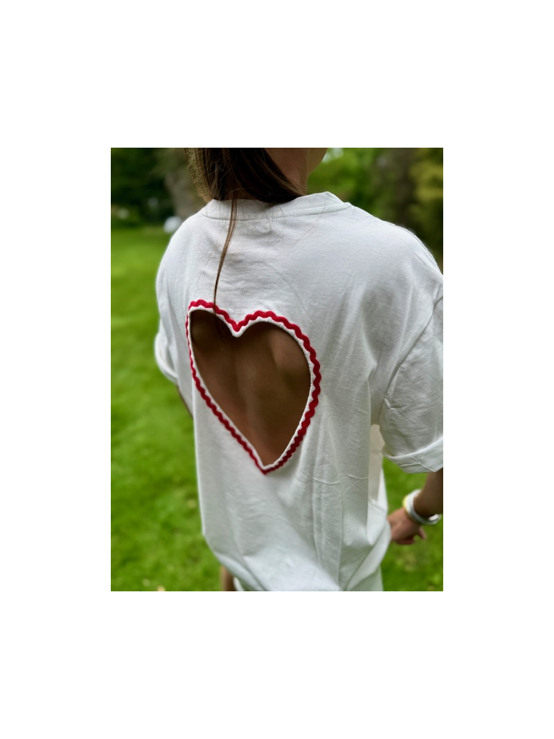T-shirt blanc col rond dos cœur rouge | Sud Access Montélimar T-shirt blanc col rond dos cœur rouge | Sud Access Montélimar