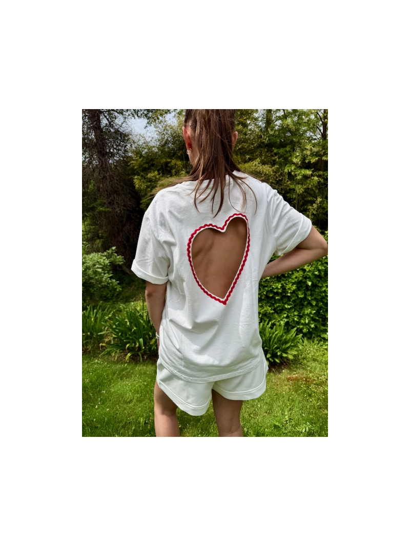 T-shirt blanc col rond dos cœur rouge | Sud Access Montélimar T-shirt blanc col rond dos cœur rouge | Sud Access Montélimar