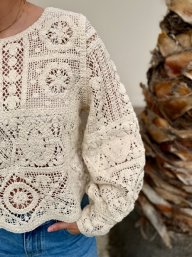 Top écru crochet manches longues boutonné | Sud Access Montélimar Top écru crochet manches longues boutonné | Sud Access Montélimar