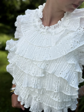 Top dos nu blanc en broderie anglaise à volants plissés Lovely – top femme élégant et tendance