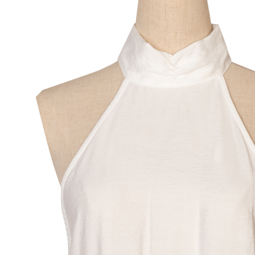 Top satin blanc asymétrique dentelle – Top col montant femme tendance Top satin blanc asymétrique dentelle – Top col montant femme tendance