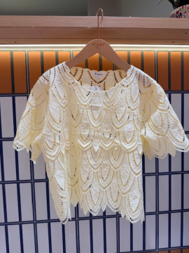 Top ajouré crochet & broderie relief plume – Tendance été femme