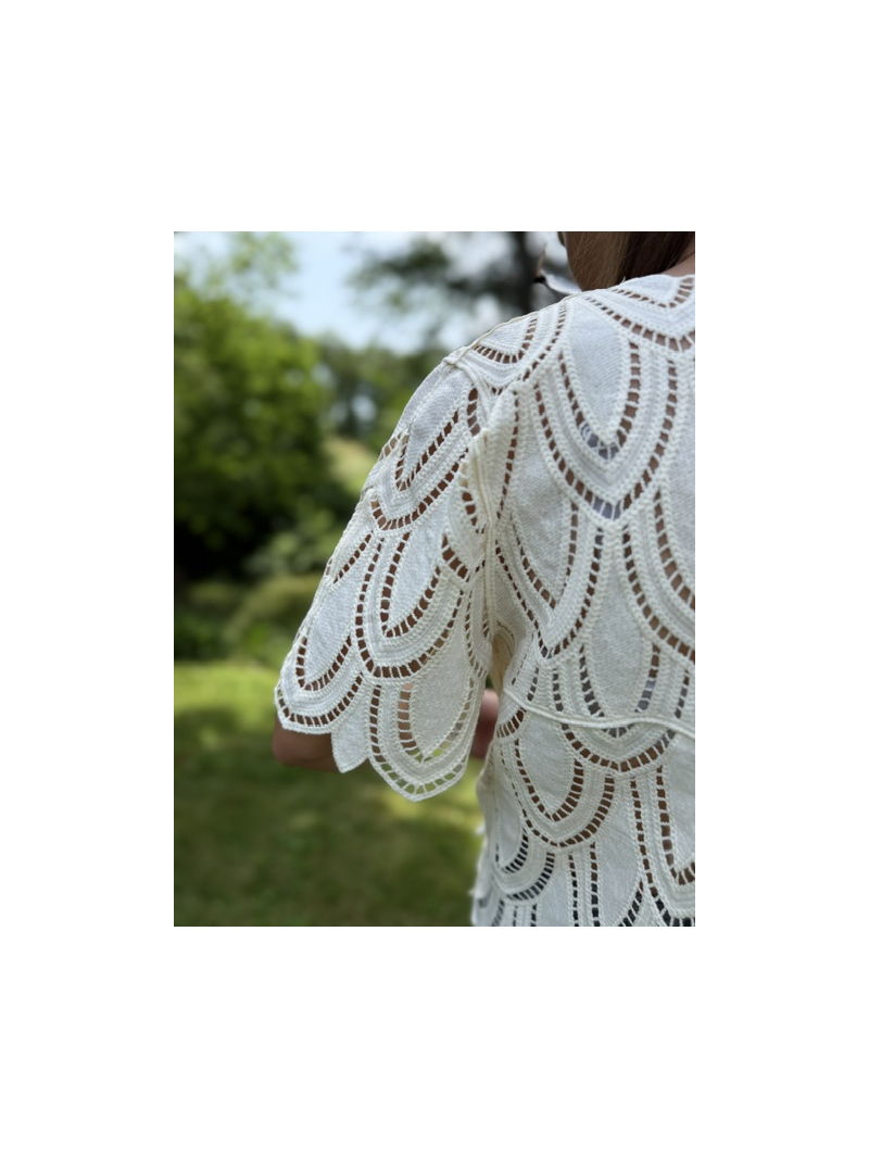 Top ajouré crochet & broderie relief plume – Tendance été femme