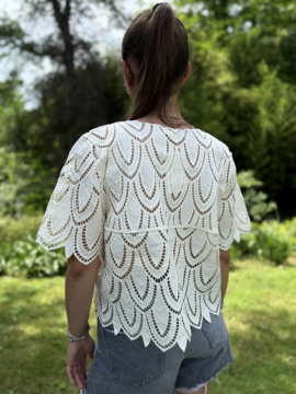 Top ajouré crochet & broderie relief plume – Tendance été femme