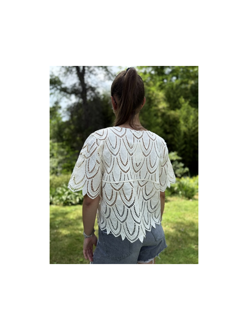 Top ajouré crochet & broderie relief plume – Tendance été femme