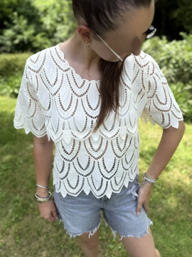 Top ajouré crochet & broderie relief plume – Tendance été femme