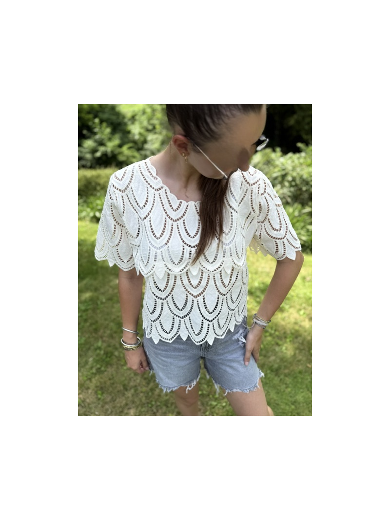 Top ajouré crochet & broderie relief plume – Tendance été femme