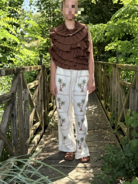 Top dos nu chocolat à volants plissés Lovely – top femme élégant et tendance Top dos nu chocolat à volants plissés Lovely – top femme élégant et tendance