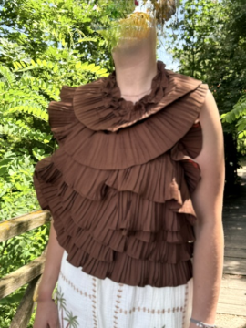 Top dos nu chocolat à volants plissés Lovely – top femme élégant et tendance