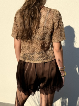 Short satin chocolat dentelle femme – Short fluide chic et élégant