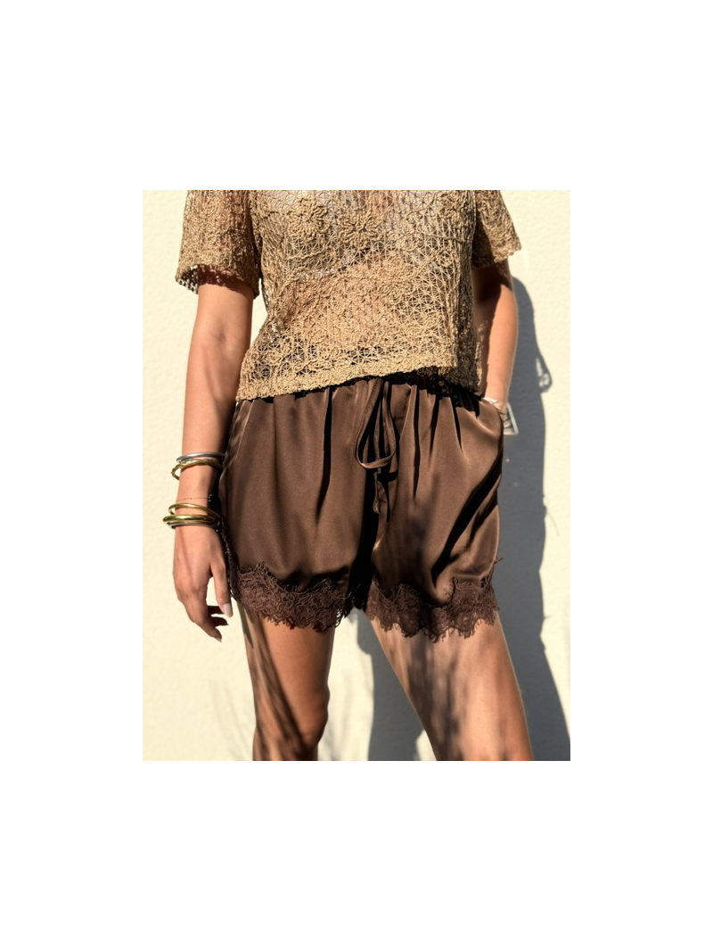 Short satin chocolat dentelle femme – Short fluide chic et élégant