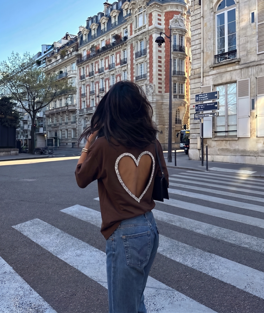 T-shirt Cœur Strass Chocolat Femme Dos Ajouré | Sud Access T-shirt Cœur Strass Chocolat Femme Dos Ajouré | Sud Access