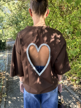 T-shirt Cœur Strass Chocolat Femme Dos Ajouré | Sud Access T-shirt Cœur Strass Chocolat Femme Dos Ajouré | Sud Access
