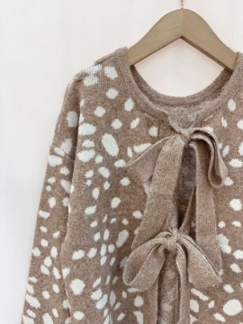Pull Bambi femme – Motif animalier et nœuds au dos | Sud Access Pull Bambi femme – Motif animalier et nœuds au dos | Sud Access