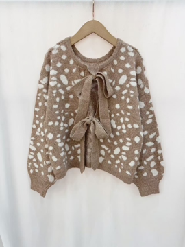 Pull Bambi femme – Motif animalier et nœuds au dos | Sud Access Pull Bambi femme – Motif animalier et nœuds au dos | Sud Access