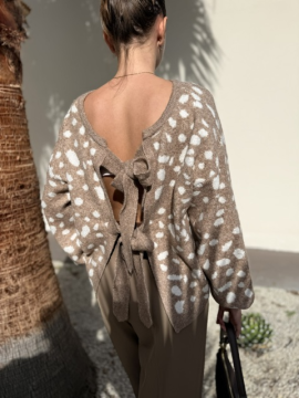 Pull Bambi femme – Motif animalier et nœuds au dos | Sud Access Pull Bambi femme – Motif animalier et nœuds au dos | Sud Access