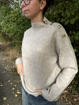 MALONE Pull beige boutons dorés
